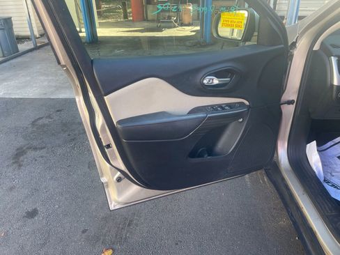 Used 2015 Jeep Cherokee Latitude image 16