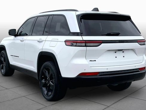 Used 2022 Jeep Grand Cherokee Altitude image 12