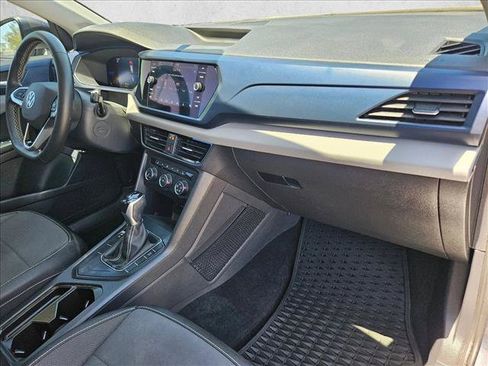 Certified 2022 Volkswagen Taos SE FWD image 21