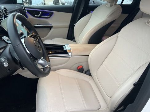 Used 2025 Mercedes-Benz GLC 300 4MATIC image 7