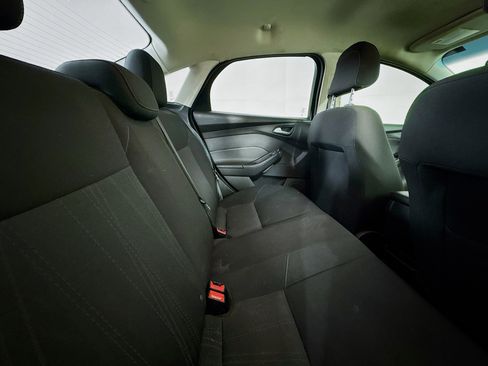 Used 2018 Ford Focus SE w/ SE Appearance Package image 25