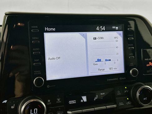 Used 2022 Toyota Highlander XLE AWD/4WD image 12