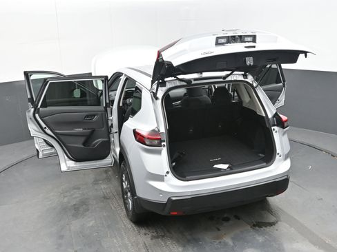 Certified 2025 Nissan Rogue S image 43