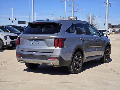 Certified 2024 Kia Sorento S image 4