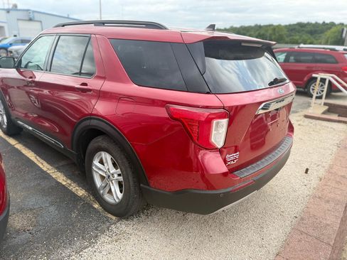 Used 2021 Ford Explorer XLT w/ Equipment Group 202A RWD image 4