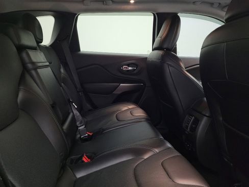 Used 2019 Jeep Cherokee Limited image 19