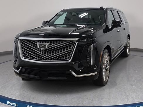 Used 2026 Cadillac Escalade ESV Luxury w/ LPO, Radiant Package AWD/4WD image 3