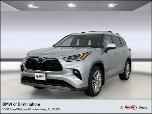 Used 2023 Toyota Highlander Platinum FWD image 1