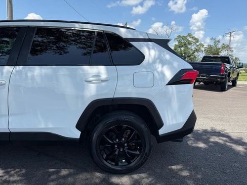 Used 2021 Toyota RAV4 LE FWD image 40
