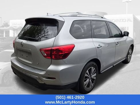 Used 2019 Nissan Pathfinder SL FWD image 4