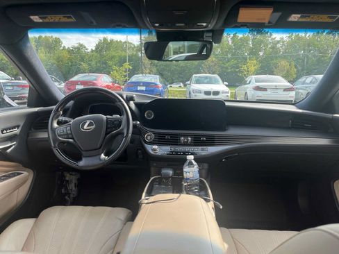 Used 2021 Lexus LS 500 AWD w/ Interior Upgrade Package image 9