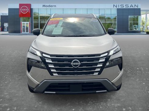 Certified 2025 Nissan Rogue SL w/ Tech Package AWD/4WD image 2