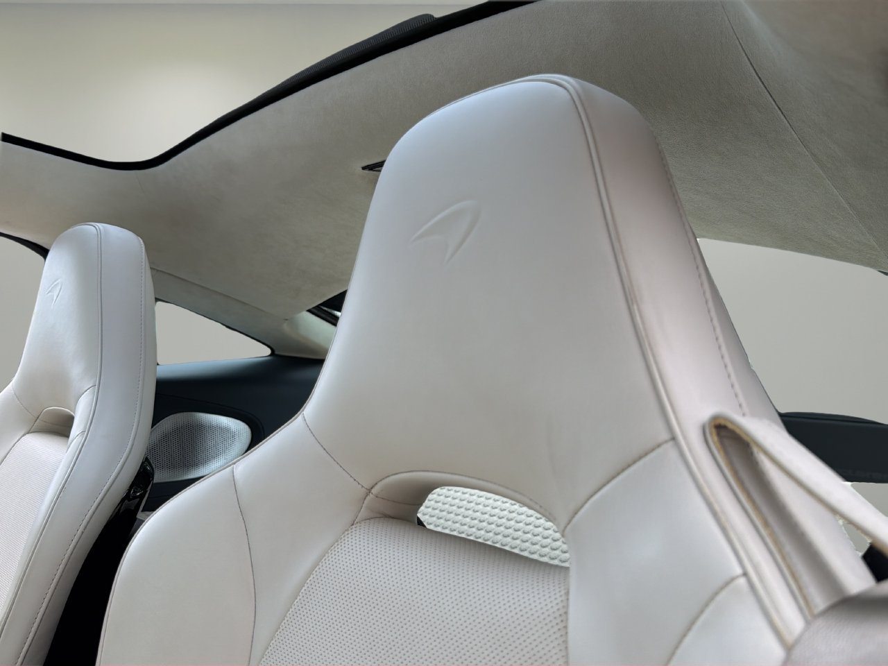 Used 2023 McLaren GT RWD image 11