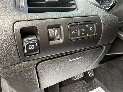 Used 2016 Chevrolet Impala LT FWD image 12