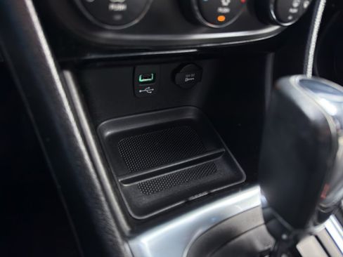 Used 2013 Chrysler 200 Limited w/ Sun/Sound Group image 19