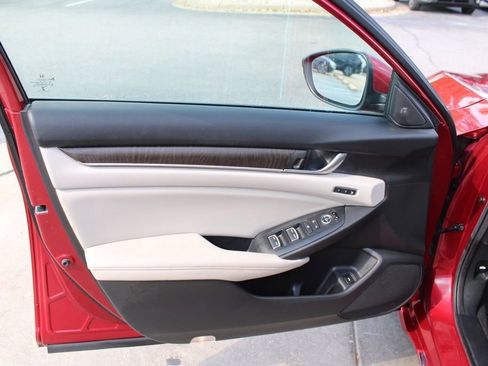 Used 2020 Honda Accord Touring image 16