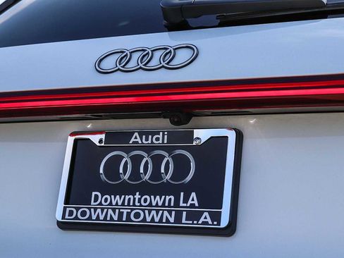 Used 2025 Audi Q5 Premium w/ Convenience Package image 11