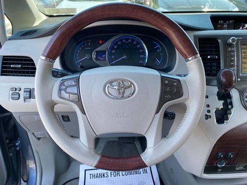Used 2013 Toyota Sienna Limited w/ Premium Pkg FWD image 14