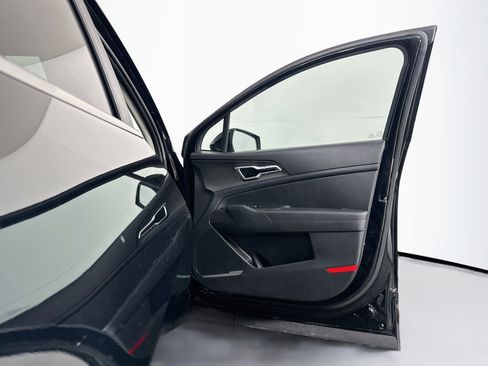 Used 2025 Kia Sportage LX FWD image 31