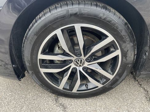 Used 2025 Volkswagen Jetta SE image 30