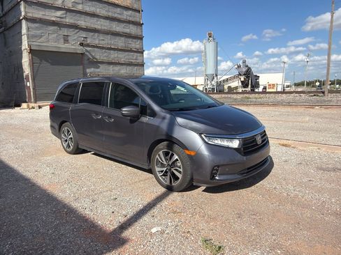 Used 2021 Honda Odyssey Touring image 2