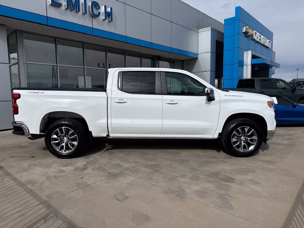 Used 2024 Chevrolet Silverado 1500 LT AWD/4WD image 6