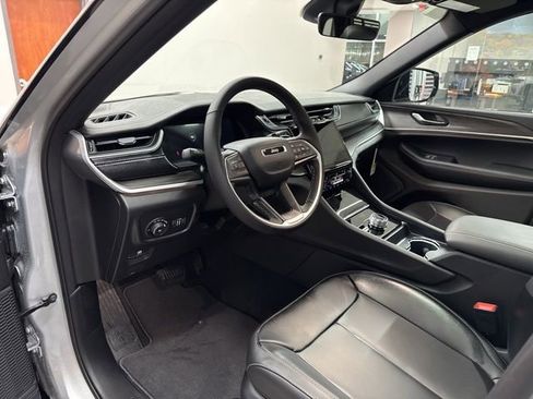 New 2025 Jeep Grand Cherokee Limited AWD/4WD image 24
