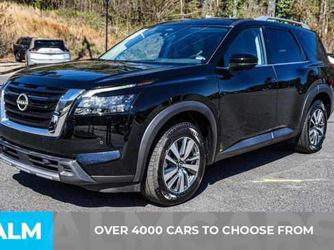 Used 2025 Nissan Pathfinder SL FWD image 3