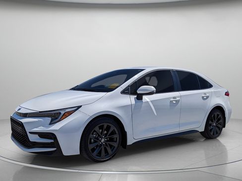 Used 2025 Toyota Corolla SE FWD image 2