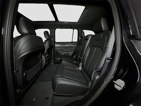 New 2025 Jeep Grand Cherokee Limited w/ Luxury Tech Group II image 15