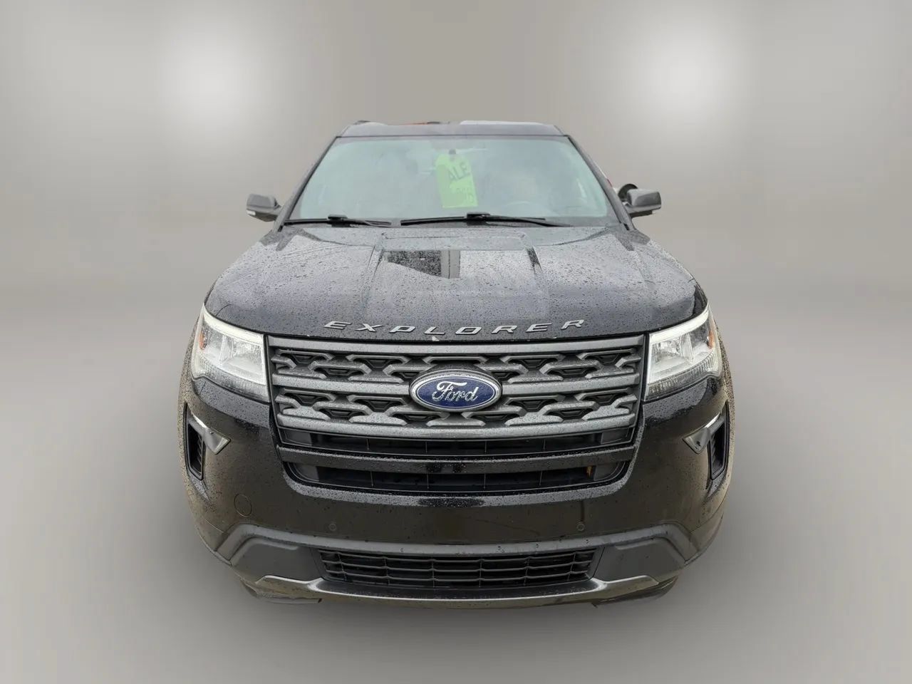 Used 2018 Ford Explorer XLT w/ Equipment Group 202A AWD/4WD image 2