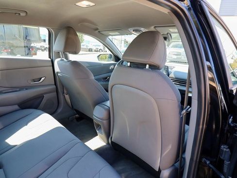 Used 2024 Hyundai Elantra SE image 48