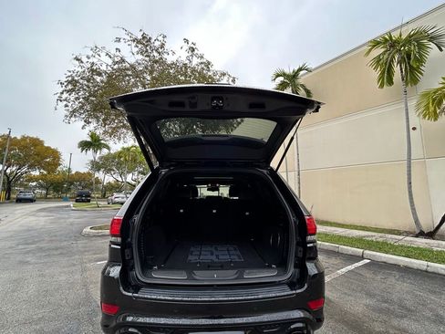 Used 2014 Jeep Grand Cherokee SRT image 38