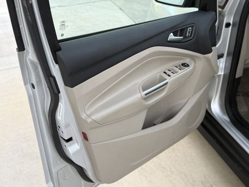 Used 2015 Ford C-MAX SE image 19