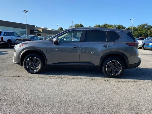 Used 2025 Nissan Rogue SV AWD/4WD image 4