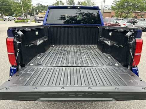 Used 2024 Toyota Tacoma TRD Off-Road AWD/4WD image 17
