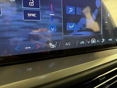 Used 2026 Chevrolet Traverse LT w/ Driver Confidence Package image 25