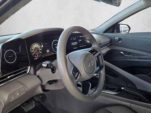 Used 2024 Hyundai Elantra SEL image 9