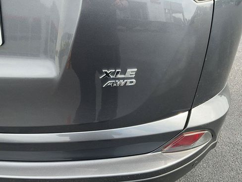 Used 2018 Toyota RAV4 XLE AWD/4WD image 34