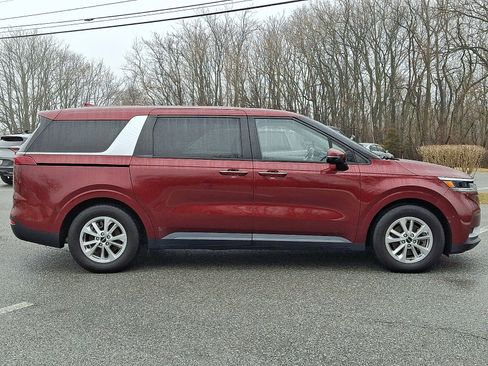 Used 2022 Kia Carnival LX image 7