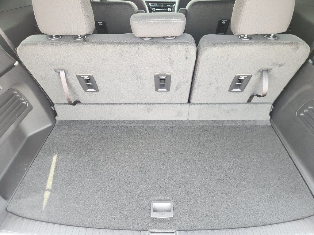 New 2027 Chevrolet Traverse LT w/ Driver Confidence Package FWD image 23