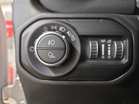 Used 2021 Jeep Gladiator Overland w/ Popular Equipment Package AWD/4WD image 26