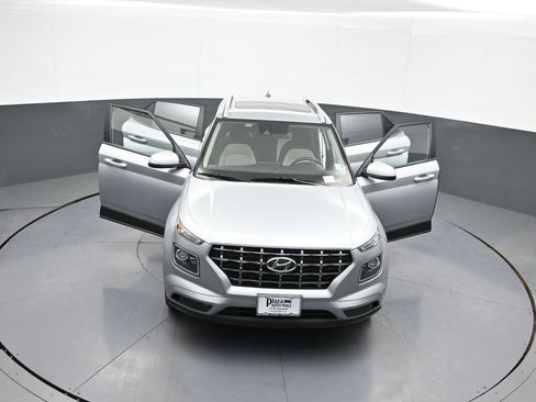 Certified 2021 Hyundai Venue SEL w/ Premium Package image 46
