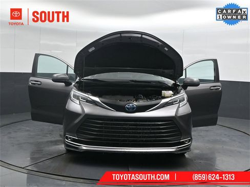 Used 2023 Toyota Sienna XLE image 65