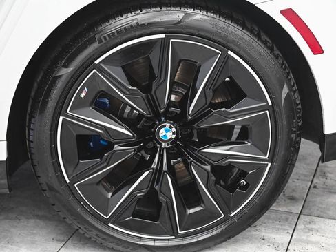 Used 2023 BMW 760i xDrive image 7