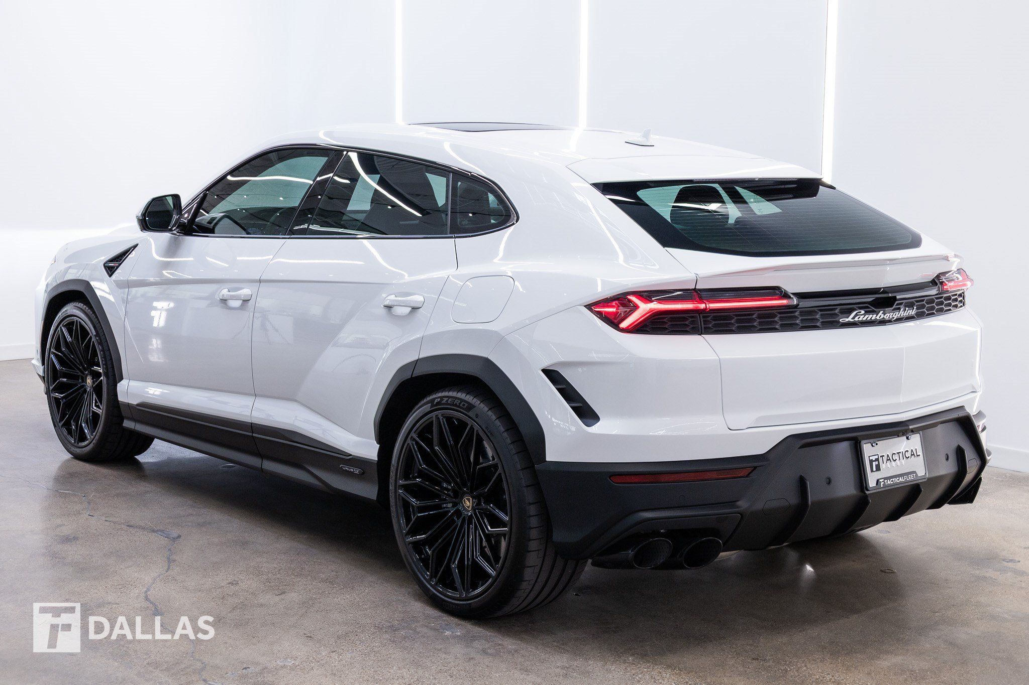 Used 2026 Lamborghini Urus SE AWD/4WD image 8
