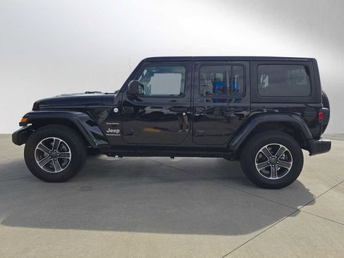 Used 2023 Jeep Wrangler Unlimited Sahara AWD/4WD image 6
