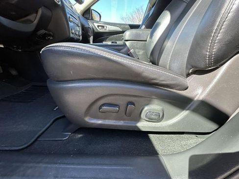 Used 2017 Nissan Pathfinder SL w/ SL Tech Package AWD/4WD image 12