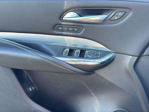 Used 2023 Cadillac XT4 Premium Luxury image 8