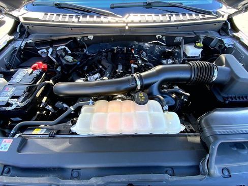 Used 2024 Ford Expedition XLT image 21